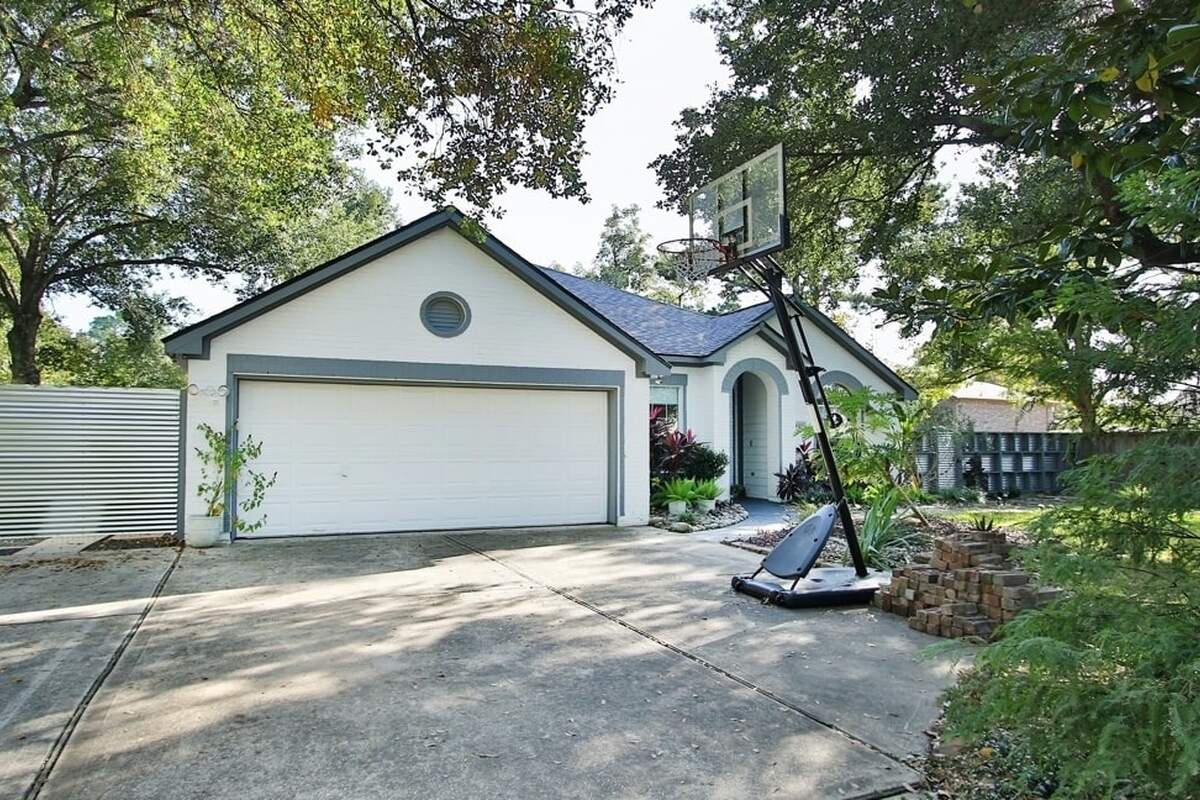 9327 Carousel Lane, Houston Texas 77080